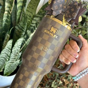 LV Luxury Automobile Cup A02-250